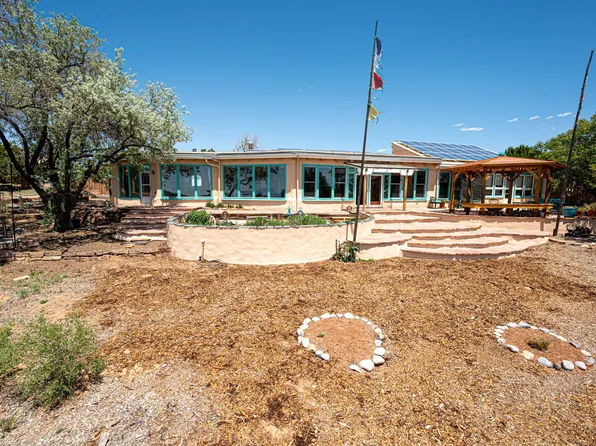 16 Espira Ct, Santa Fe, NM 87508