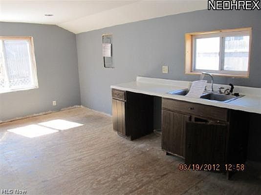 3rd image of 222 E Hamilton St