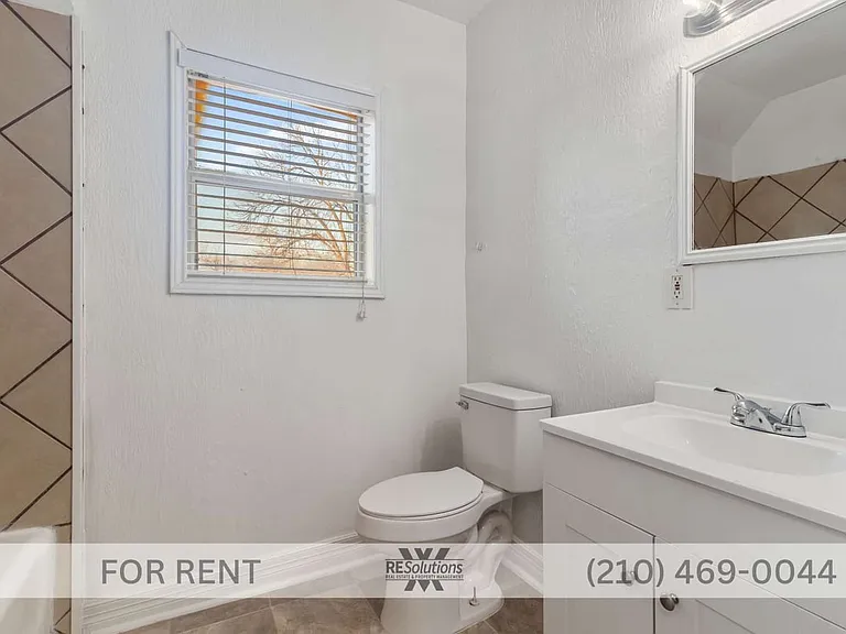 1630 W Rosewood Ave #C — Photo 7