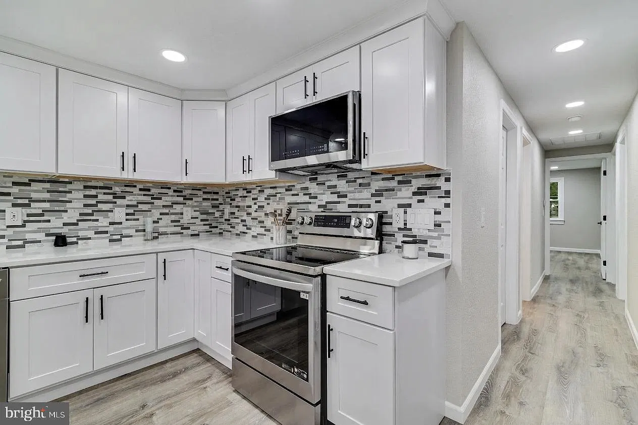 3 bed, 1200 sqft, $2,700 — Photo 4