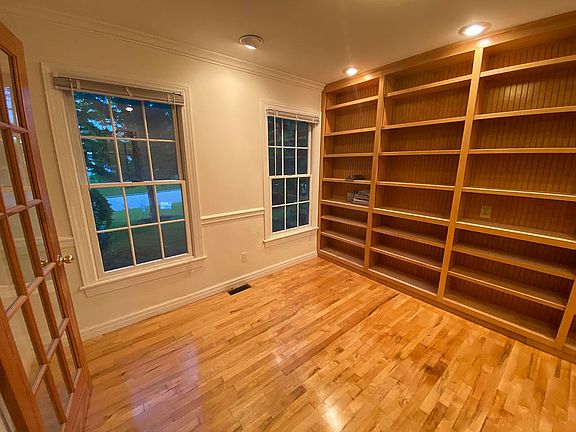 4th image of 4252 Foxwood Ln