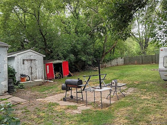 5th image of 3288 Burnell Ave