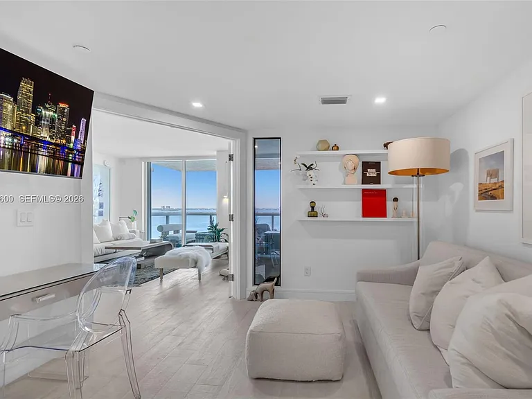 10 Venetian Way #1803 — Photo 18