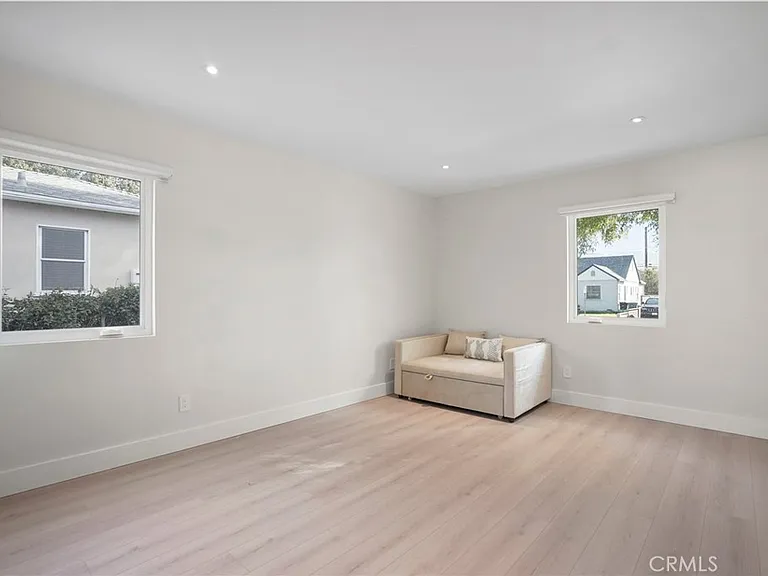 1239 N Reese Pl — Photo 20