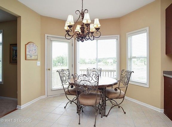 3rd image of 827 Longwood Dr