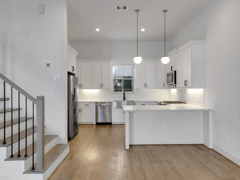1526 Chestnut St — Photo 1