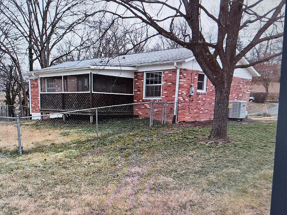 2nd image of 332 W Duck St