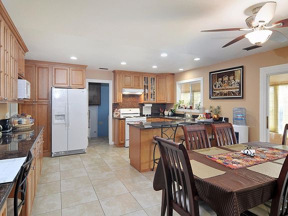 5th image of 2383 Pleasant Acres Dr