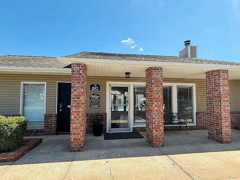 Leasing Exterior