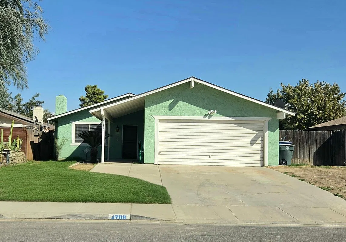 3 bed, 2.0 bath, 1276 sqft, $2,200 — Photo 1