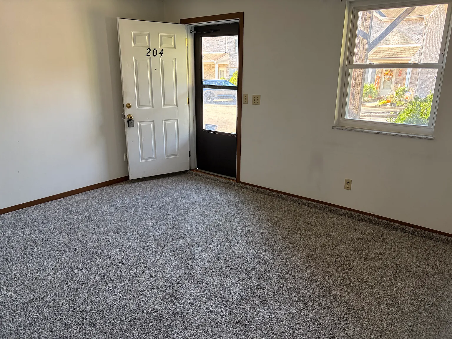 2 bed, $825 — Photo 2