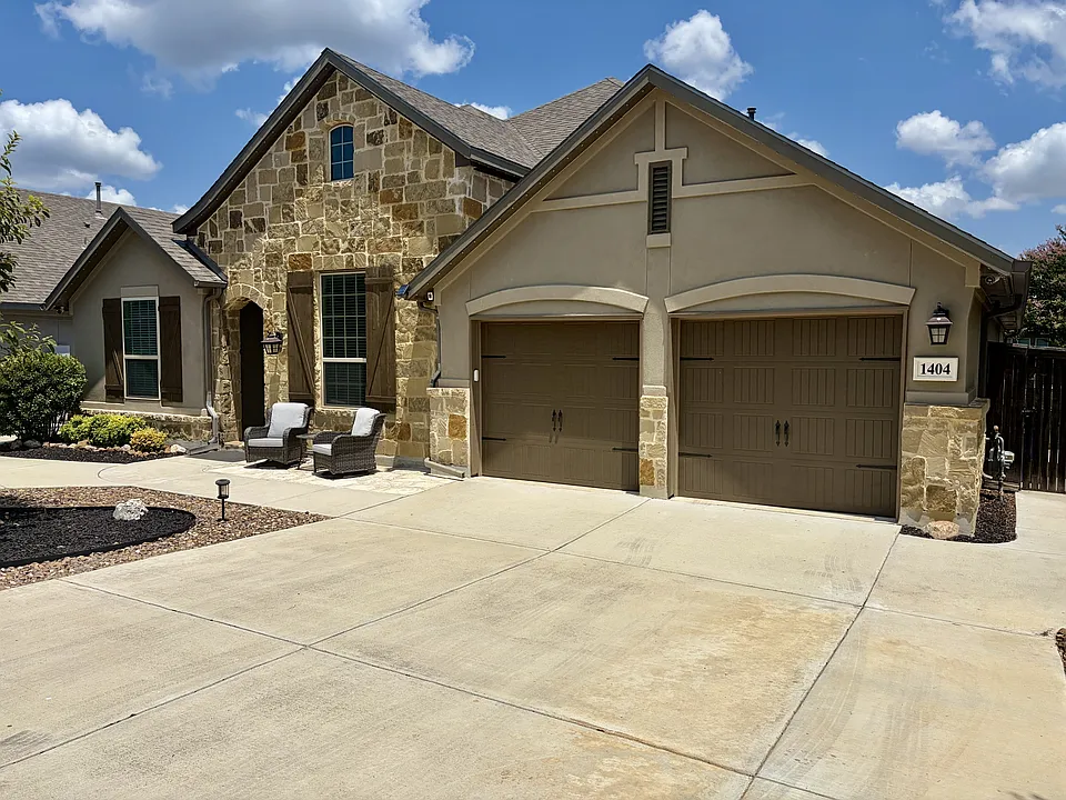 1404 Pioneer Dr