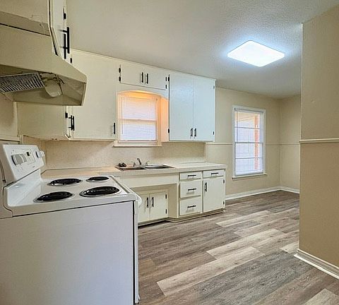 4th image of 1824 S Fleishel Ave
