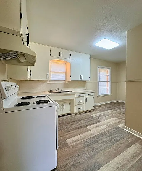 1824 S Fleishel Ave — Photo 4