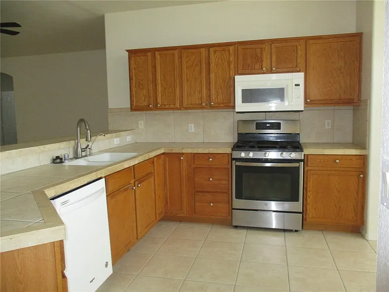 6103 S Bison Ave — Photo 2