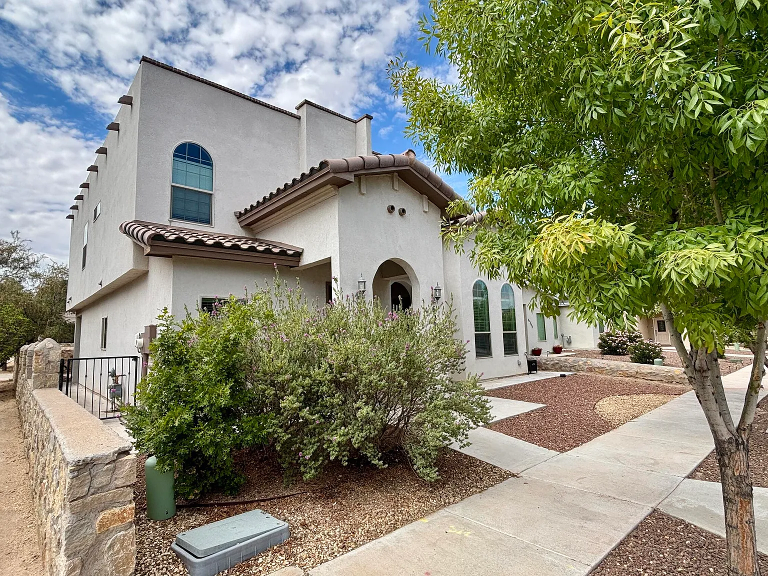 3 bed, 2.5 bath, 1396 sqft, $1,650 — Photo 2