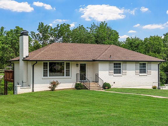 3rd image of 801 Joyce Ln