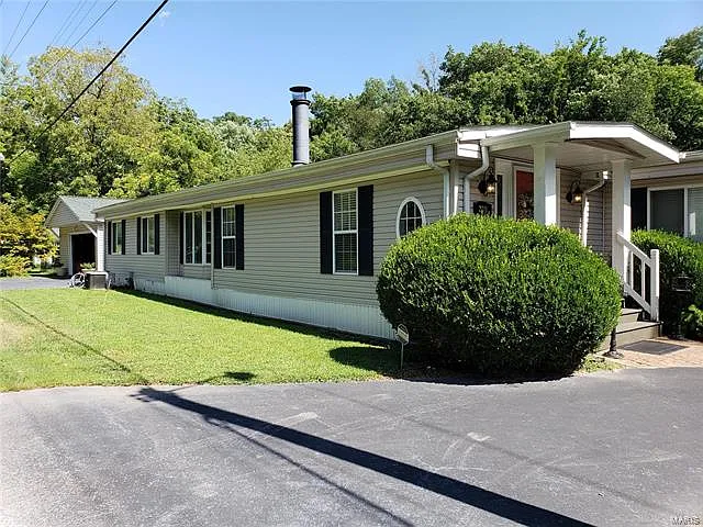 200 Center Dr photo 1