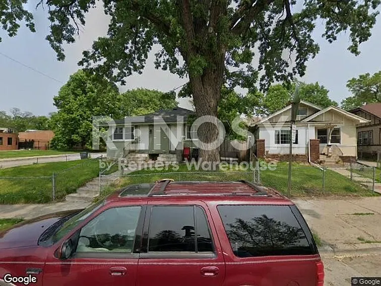 2330 Irving Ave N — Photo 3