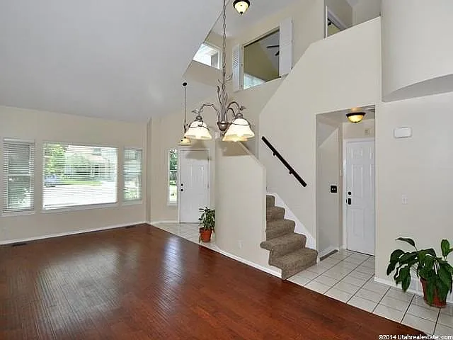 425 E Crown Pointe Dr — Photo 5