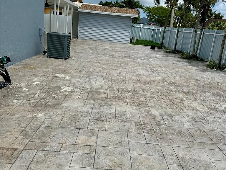 20301 NW 34th Ave — Photo 24