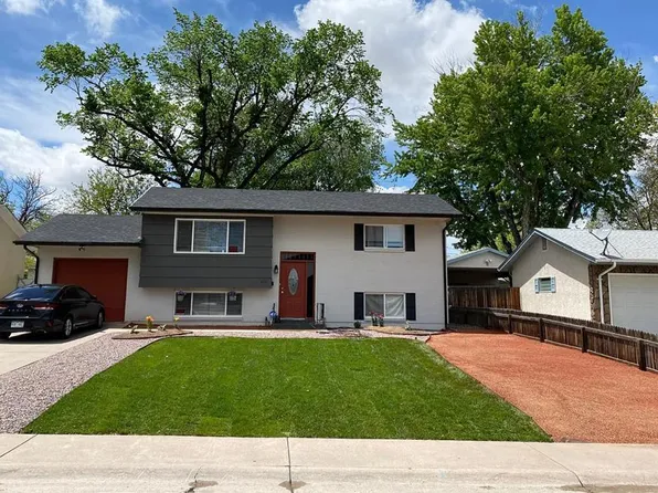 2111 Vinewood Ln, Pueblo, CO 81005