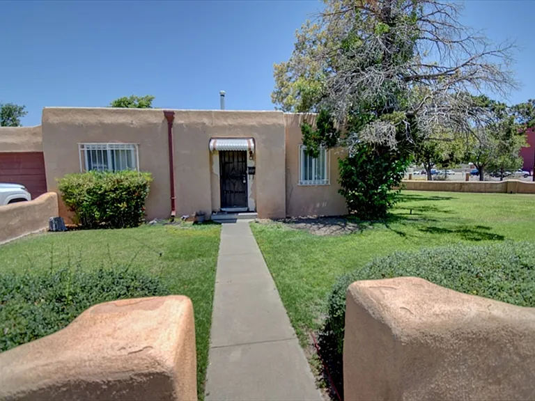 446 Chacoma Pl SW — Photo 1