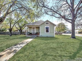 1409 21st St, Hondo, TX 78861