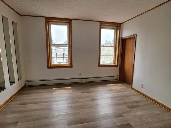 48 Lang St Floor 3, Newark, NJ 07105