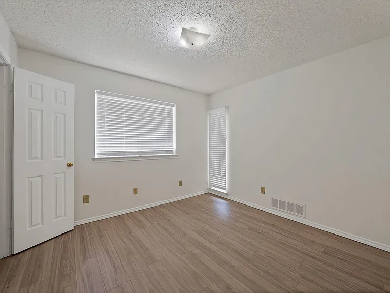 4316 Hartford Dr — Photo 16