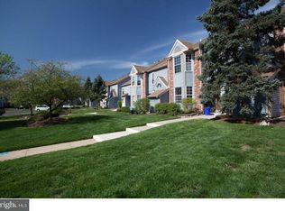 91 Pinewood Dr, Hamilton, NJ 08690