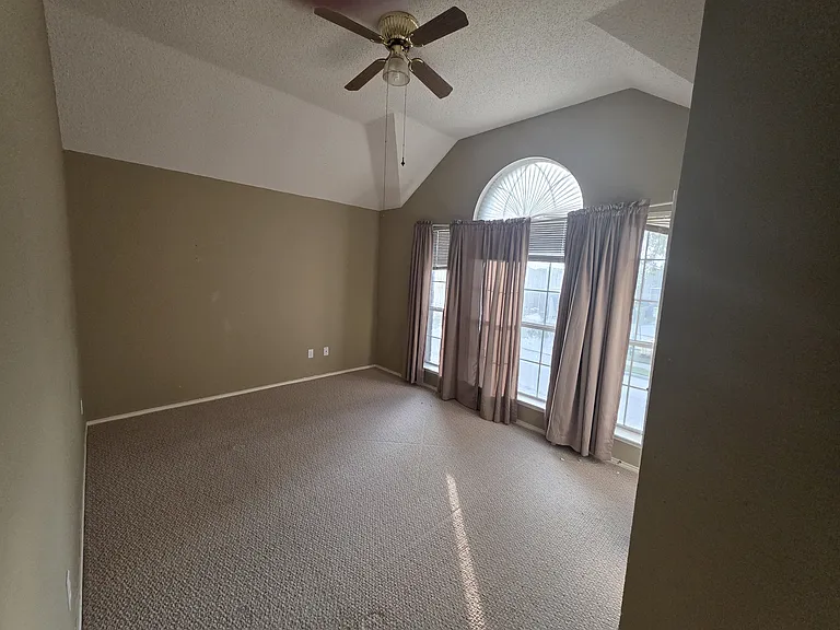 1820 Springmont Dr — Photo 23