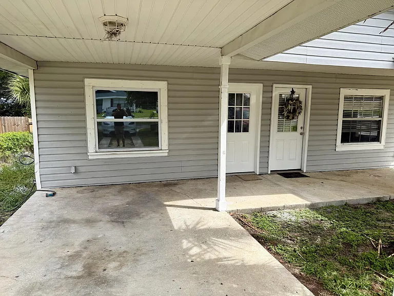 558 E Desoto St — Photo 4
