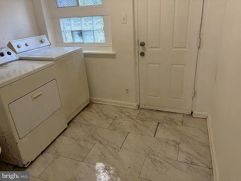 7058 Saybrook Ave — Photo 19