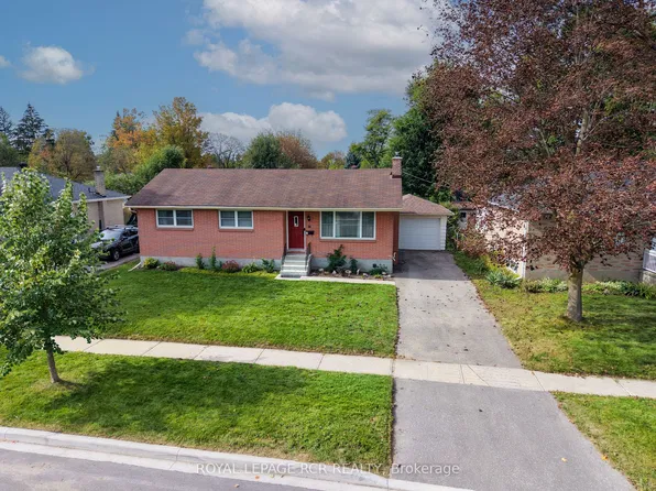 18 Oak St, Barrie, ON L4M 3V2