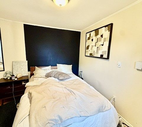 5th image of 109 Charter St #B