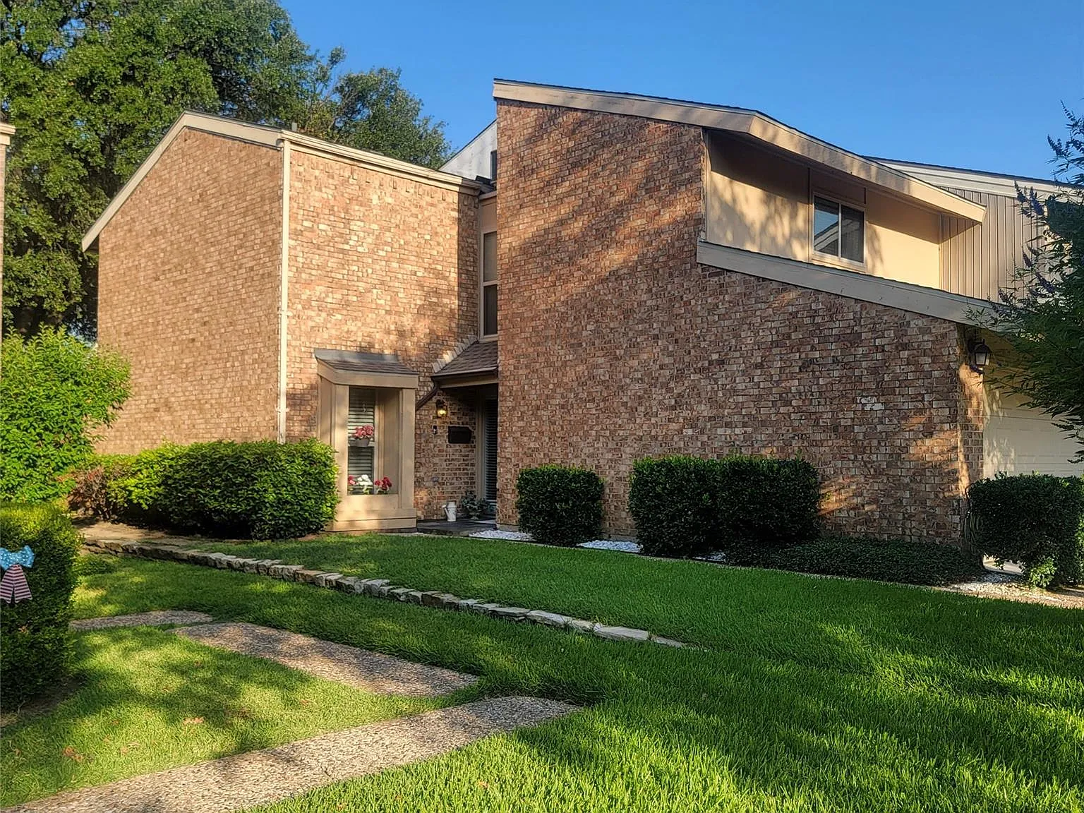 3 bed, 2.5 bath, 1806 sqft, $2,550 — Photo 2