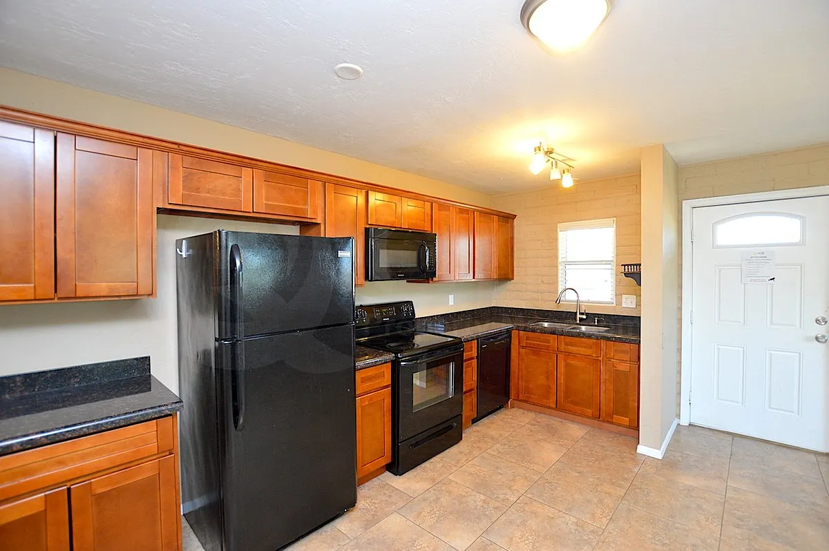 2 bed, 1.0 bath, 800 sqft, $1,299 — Photo 4