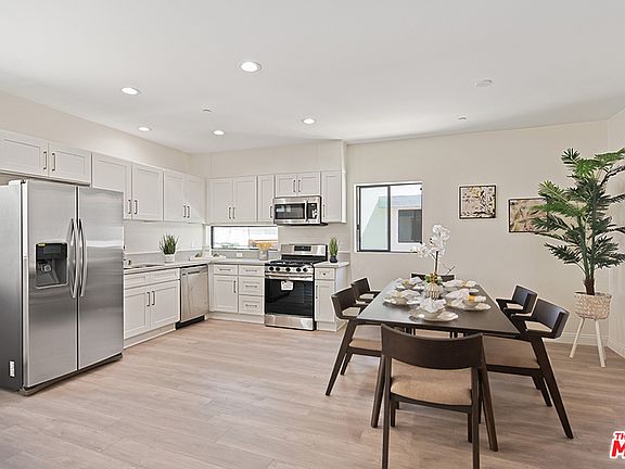 5th image of 14403 Tiara St #5