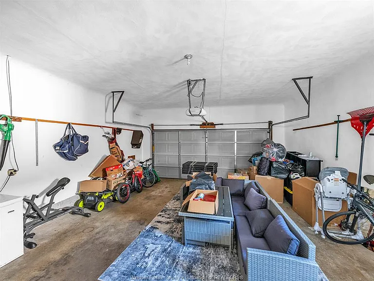 2450 McKay Ave — Photo 31