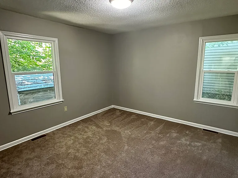 1526 Valley Rd — Photo 7