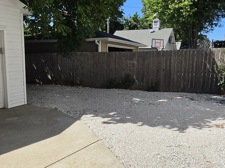 3813 N Frederick Ave — Photo 7