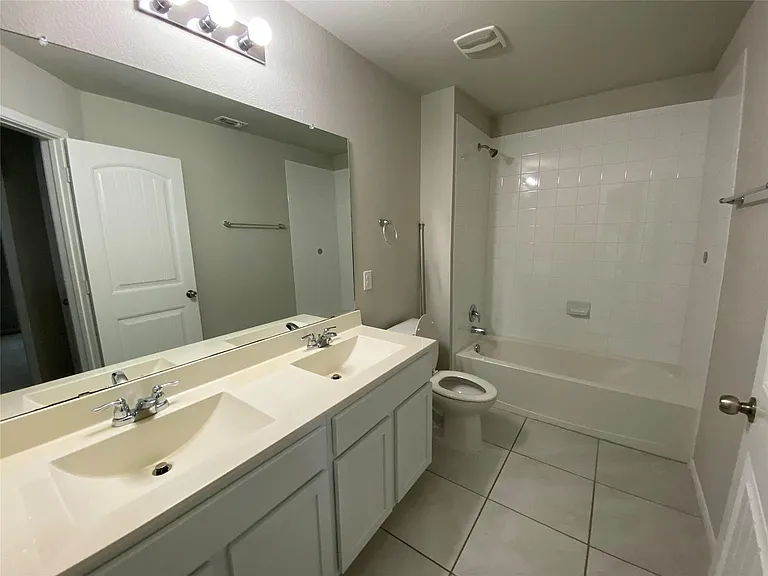 2205 Bettylou Ln — Photo 13