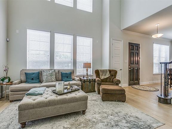 2nd image of 2455 Empire Dr
