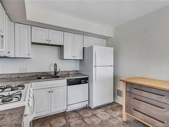 5th image of 19 Harbour Close North Vlg #19