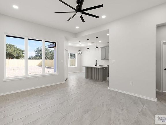 4th image of 432 N Leon Ave