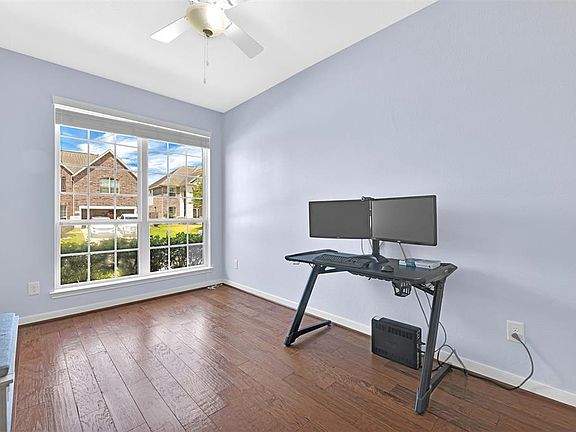 2nd image of 2521 Sandy Lodge Ct