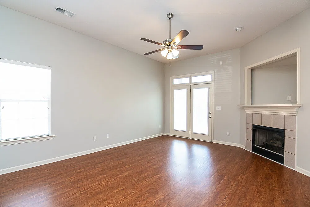3 bed, 2.0 bath, 1470 sqft, $1,820 — Photo 2