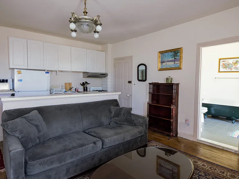 231 S 42nd St #3F — Photo 4