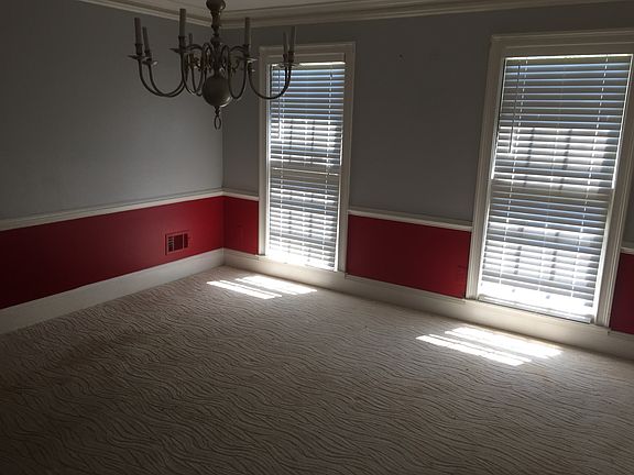 3rd image of 833 Austin Ct